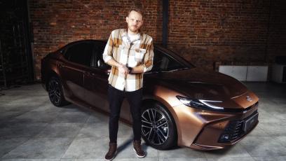 Nowa Toyota Camry - podszczypuje Lexusa