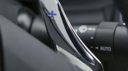 Lexus IS F - manetka zmiany biegów pod kierownicą