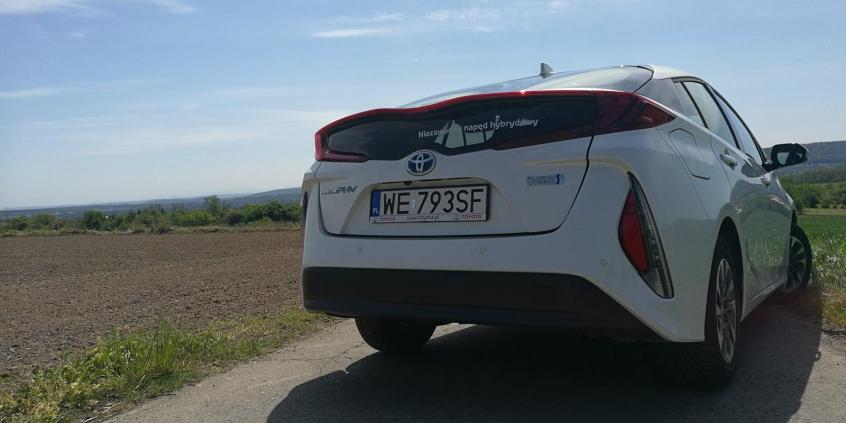 Toyota Prius Plug-in – czy warto dopłacać za wtyczkę?