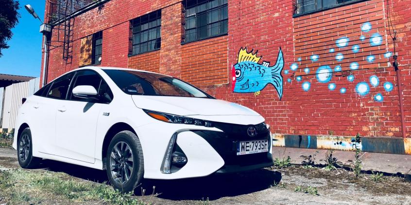 Toyota Prius Plug-in Hybrid kontra Hyundai IONIQ Plug-in – starcie „zielonych” tytanów