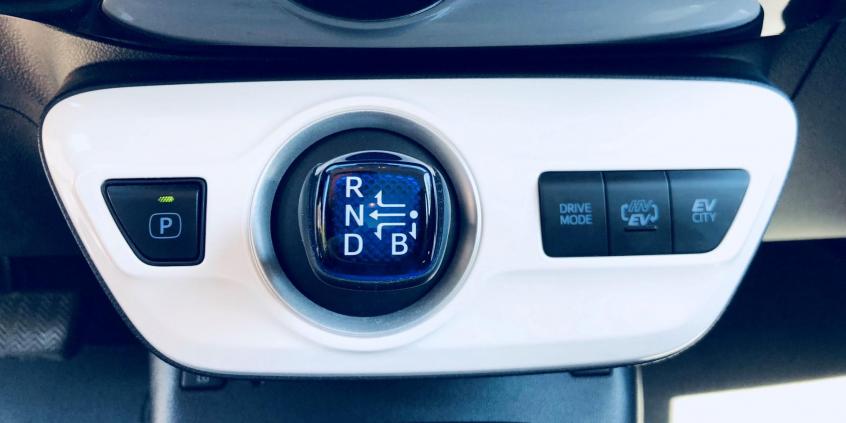 Toyota Prius Plug-in Hybrid kontra Hyundai IONIQ Plug-in – starcie „zielonych” tytanów