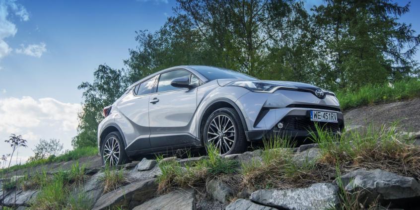 Toyota C-HR – czy wersja benzynowa ma sens?