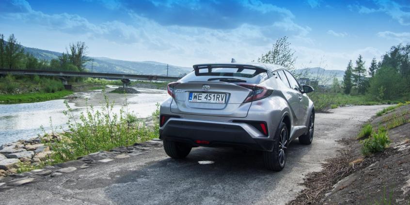 Toyota C-HR – czy wersja benzynowa ma sens?