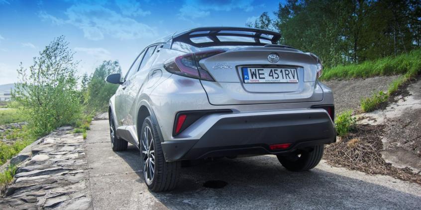 Toyota C-HR – czy wersja benzynowa ma sens?