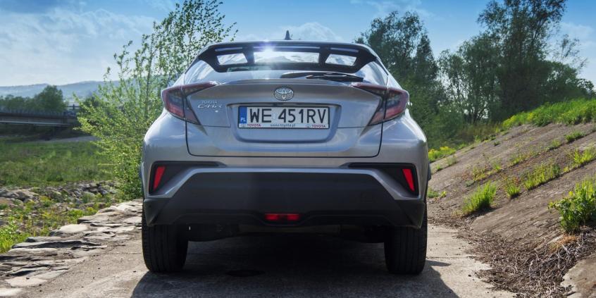 Toyota C-HR – czy wersja benzynowa ma sens?