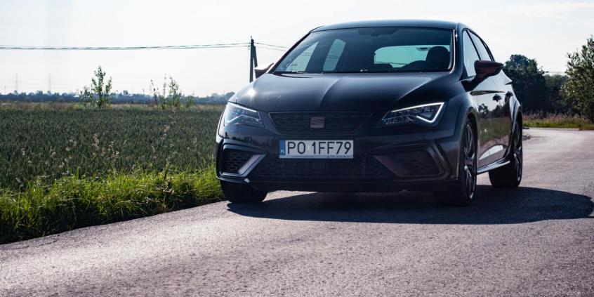 Seat Leon Cupra R – czym różni się od „zwykłej” Cupry? I czy warto dopłacać?