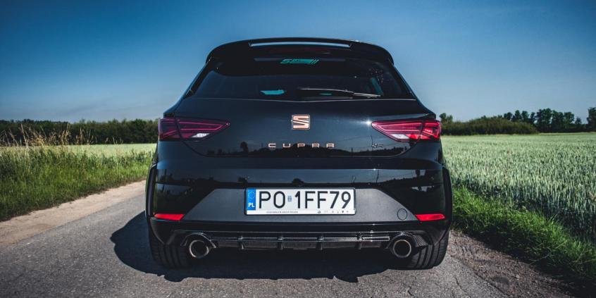 Seat Leon Cupra R – czym różni się od „zwykłej” Cupry? I czy warto dopłacać?