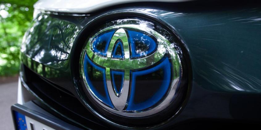 Czy wtyczka bardzo zmienia wygląd samochodu? Porównanie Priusa Plug-in z odmianą hybrydową Prius HEV