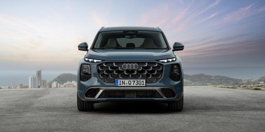Nowe Audi Q7 z dieslem V6 i kosmicznymi światłami debiutuje na rynku. BMW i Mercedes mają poważny problem