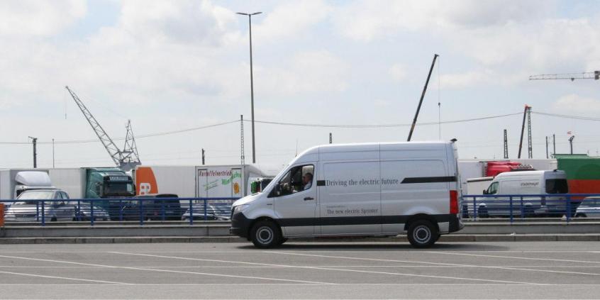 Mercedes eVito i eSprinter – wkraczamy w świat elektrycznych dostawczaków