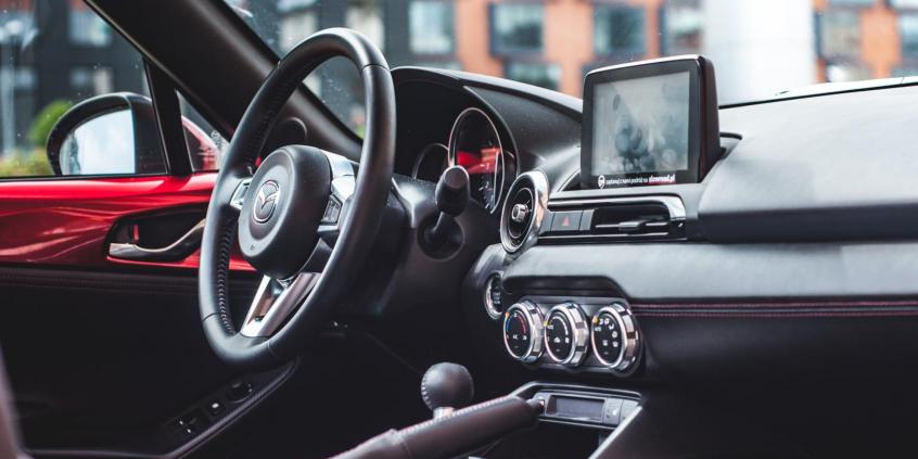 Mazda MX-5 RF – to nie jest samochód do podróżowania!