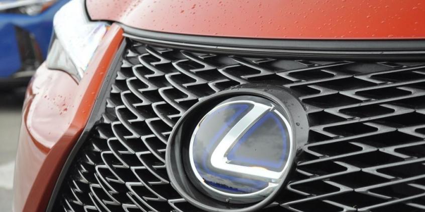 Lexus UX – nowy japoński crossover niczym „lizak za szybą”