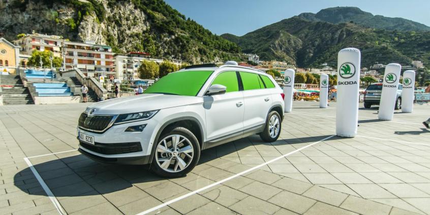 Cofanie i parkowanie z zamkniętymi oczami – systemy wspomagania parkowania w Skodzie