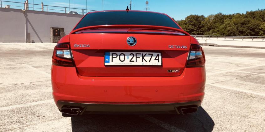Skoda Octavia RS 245 – strzały z wydechu są w pakiecie?