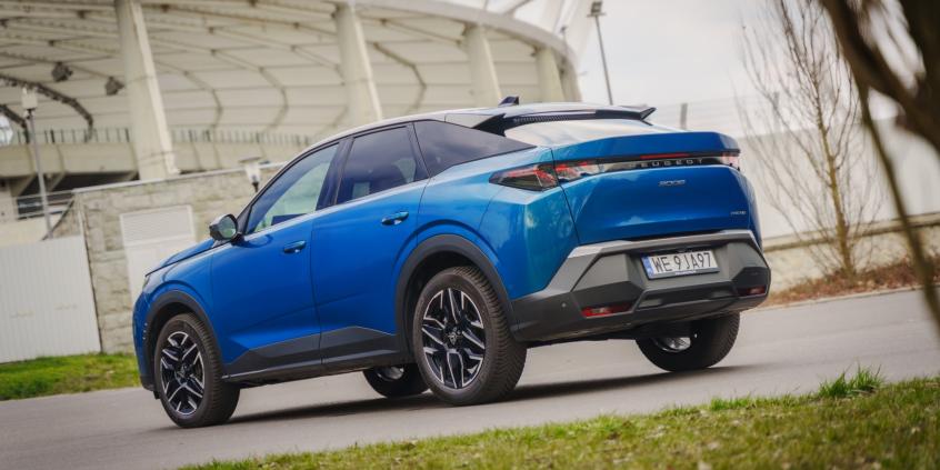 Peugeot 3008 Hybrid GT Exclusive pozwoli nam się wyróżnić z tłumu, póki nie zajrzymy pod maskę