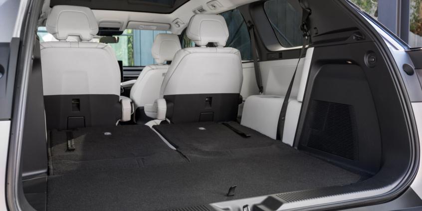 Toyota Highlander przechodzi na prąd i rzuca wyzwanie Kii EV9