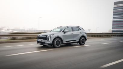 Kia Sportage 1.6 T-GDI vs Hyundai Tucson 1.6 T-GDI HEV – benzyna vs hybryda. Porównanie spalania i komfortu