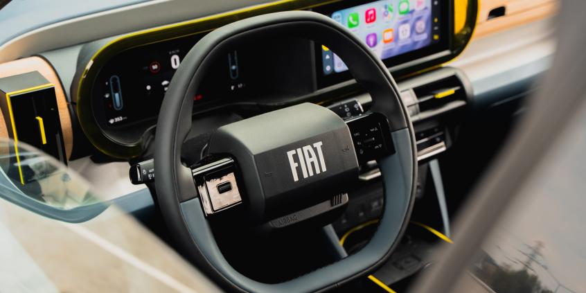 Fiat Grande Panda Hybrid La Prima urzeka prostotą i zaskakuje przestrzenią. Włosi wrócili do formy