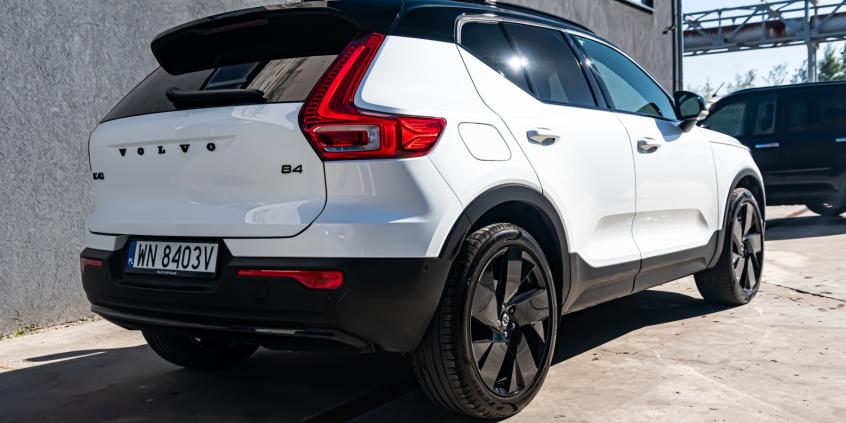 Test: Volvo XC40 B4 Ultra Black Edition to weteran, który nie boi się młodzieży. Ma parę blizn i wciąż wiele atutów