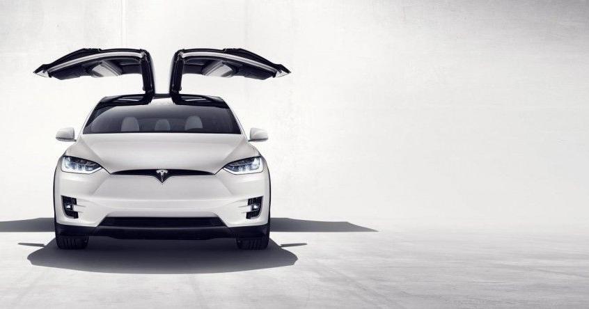 Tesla Model X SUV Facelifting