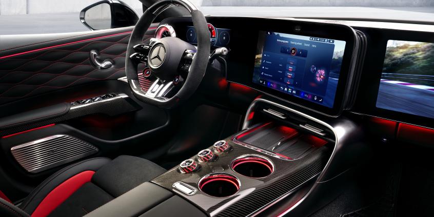 14-calowe ekrany i fizyczne sterowanie. Oto wnętrze nowego AMG GT 4-Door Coupé