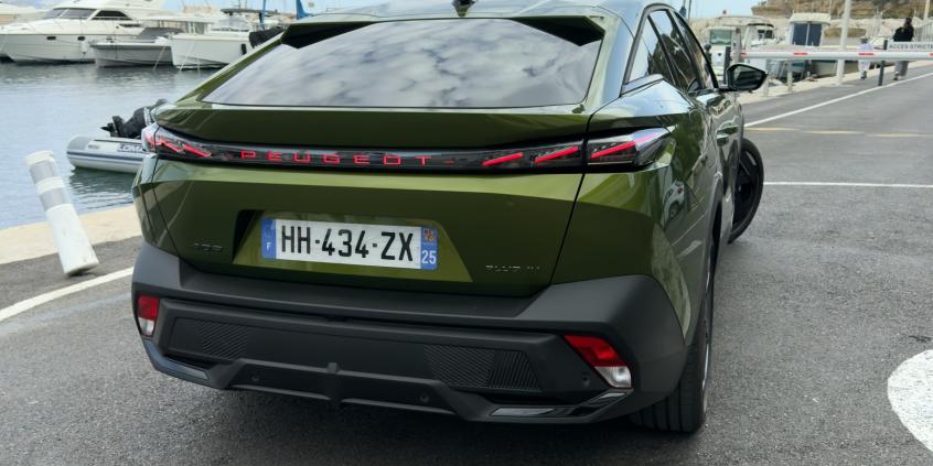 Pierwsza jazda: Peugeot 408 po liftingu stracił kły, za to zyskał błyskotki. Czy to wystarczy na starcie z Octavią?