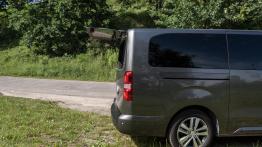 Rodzinny samochód dla VIP-ów – Peugeot Traveller Business VIP Long