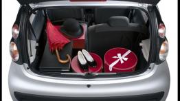 Citroen C1 Facelifting - tylna kanapa złożona, widok z bagażnika