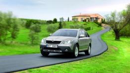 Skoda Octavia II Scout Facelifting - widok z przodu
