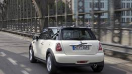 Mini Cooper II D Facelifting - widok z tyłu