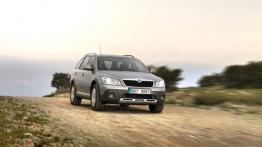 Skoda Octavia II Scout Facelifting - widok z przodu