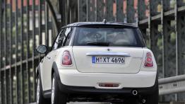 Mini Cooper II D Facelifting - widok z tyłu