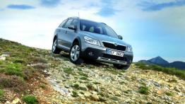 Skoda Octavia II Scout Facelifting - widok z przodu