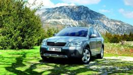 Skoda Octavia II Scout Facelifting - widok z przodu