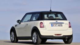 Mini Cooper II D Facelifting - widok z tyłu