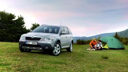 Skoda Octavia II Scout Facelifting - widok z przodu