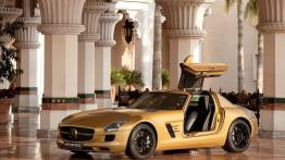Mercedes SLS AMG - widok z przodu