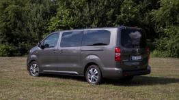 Rodzinny samochód dla VIP-ów – Peugeot Traveller Business VIP Long