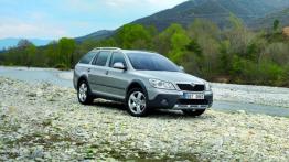 Skoda Octavia II Scout Facelifting - prawy bok