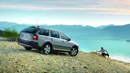 Skoda Octavia II Scout Facelifting - prawy bok