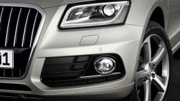 Audi Q5 Facelifting - lewy przedni reflektor - włączony