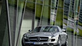 Mercedes SLS AMG - widok z przodu