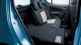 Suzuki Splash Facelifting - tylna kanapa złożona, widok z boku