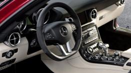 Mercedes SLS AMG - kokpit