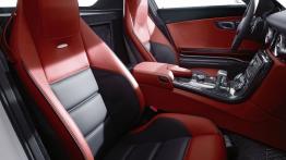 Mercedes SLS AMG - widok ogólny wnętrza z przodu