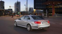 Mercedes E 400 (W212) sedan Facelifting - widok z tyłu