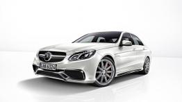 Mercedes E 63 AMG (W212) sedan Facelifting - przód - reflektory włączone