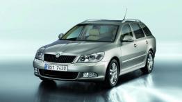 Skoda Octavia II Kombi Facelifting - widok z przodu