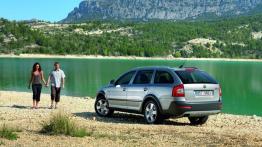 Skoda Octavia II Scout Facelifting - lewy bok