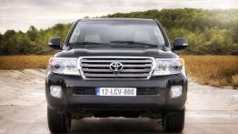Toyota Land Cruiser V8 Facelifting - widok z przodu
